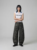 DAXUEN Short-sleeved graphic T-shirt with text prints — model photo