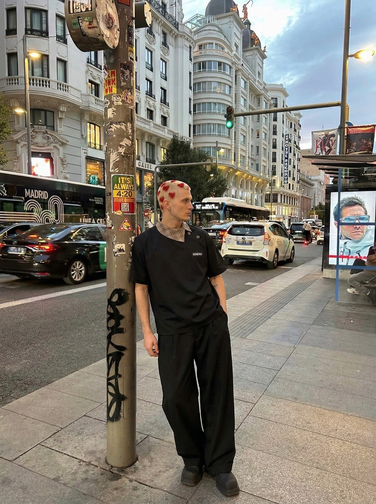 DAXUEN Short-sleeved chef's uniform top with plaid collar — model photo