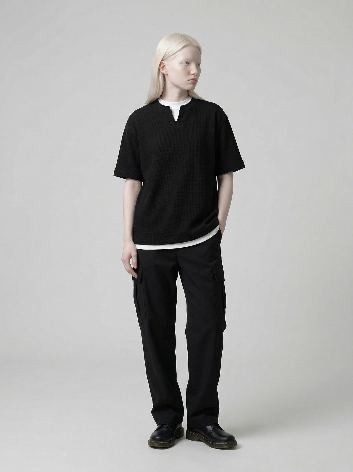 DAXUEN Layered crewneck short-sleeved t-shirt — model photo