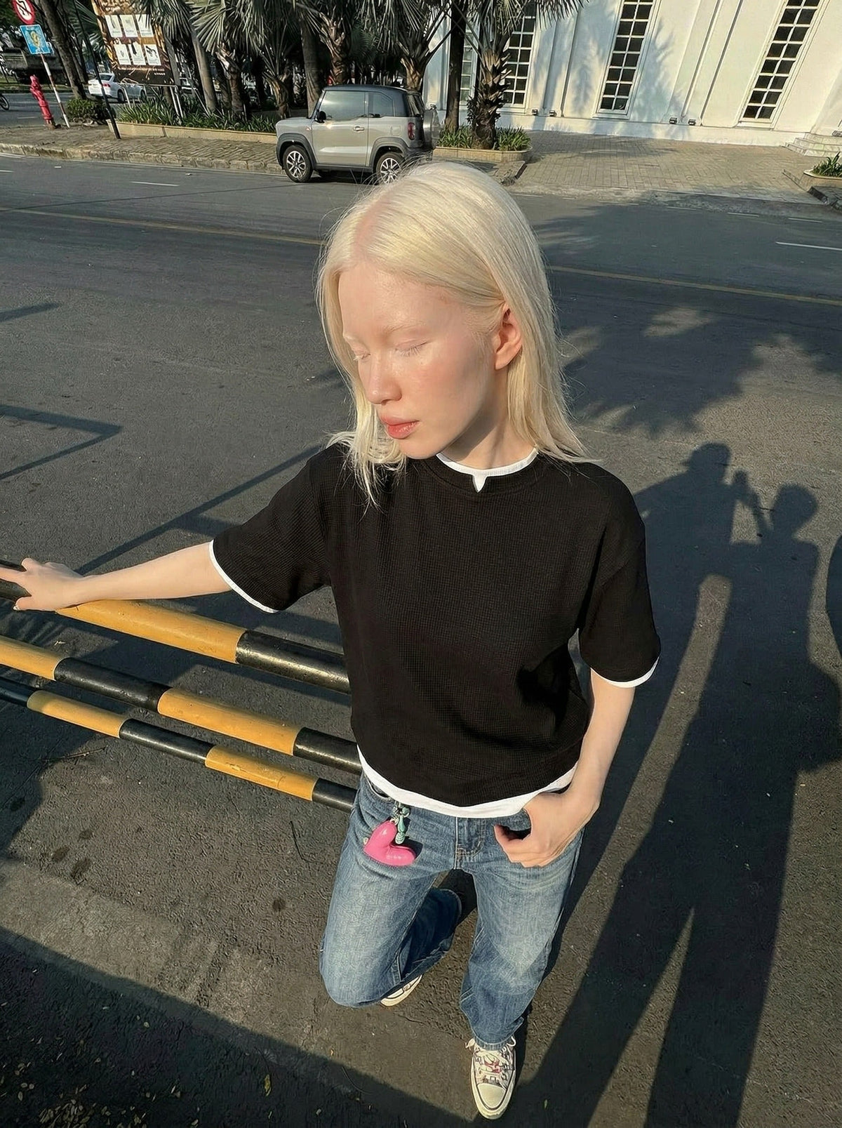 DAXUEN Layered crewneck short-sleeved t-shirt — model photo