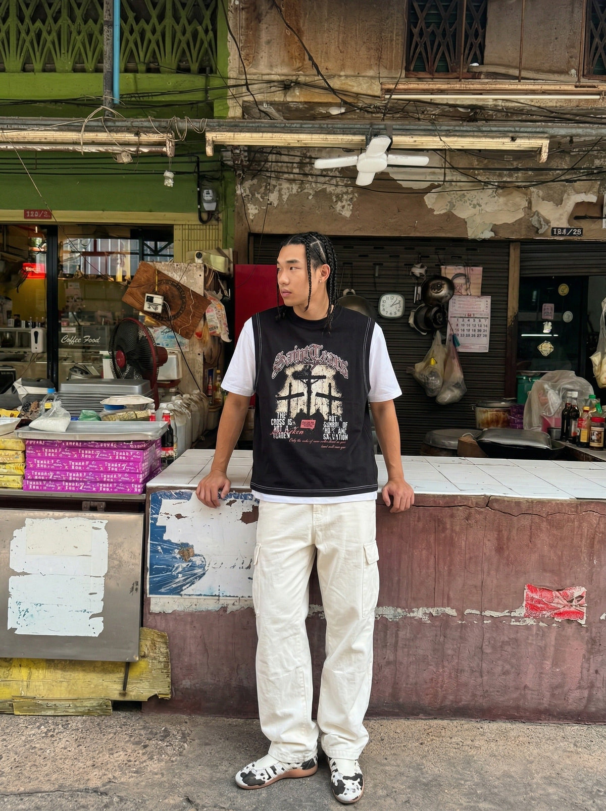 DAXUEN Layered T-shirt and vest set with graphic design — model photo