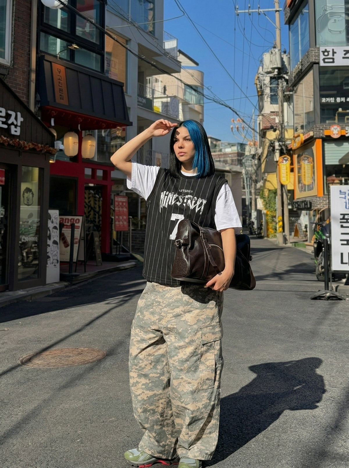 DAXUEN Layered short-sleeve t-shirt with sleeveless vest — model photo