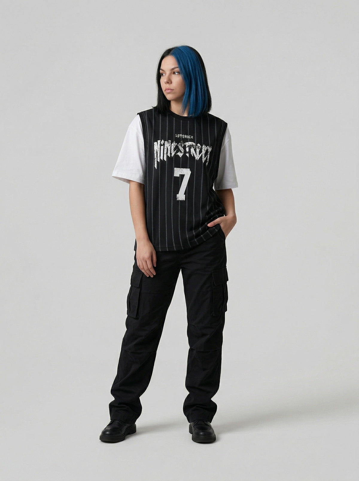 DAXUEN Layered short-sleeve t-shirt with sleeveless vest — model photo