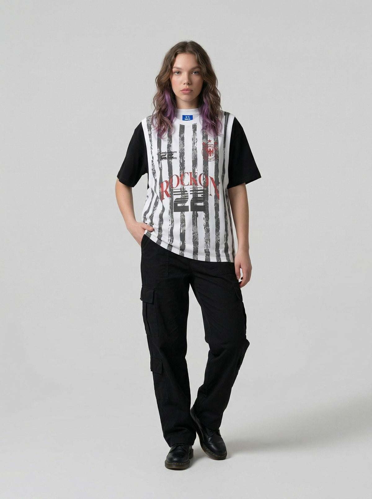 DAXUEN Layered short-sleeved t-shirt with vest overlay — model photo