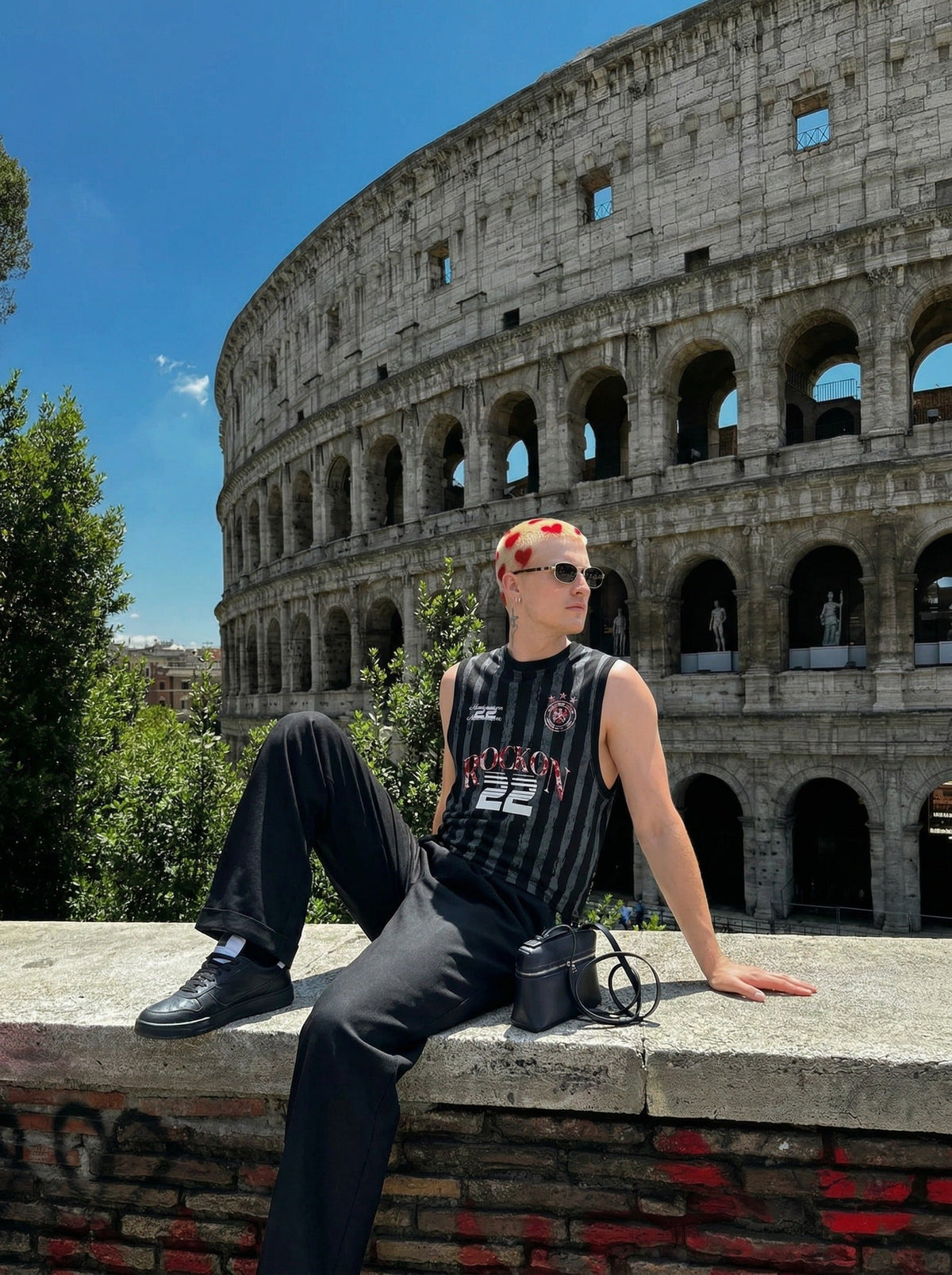 DAXUEN Layered short-sleeved t-shirt with vest overlay — model photo