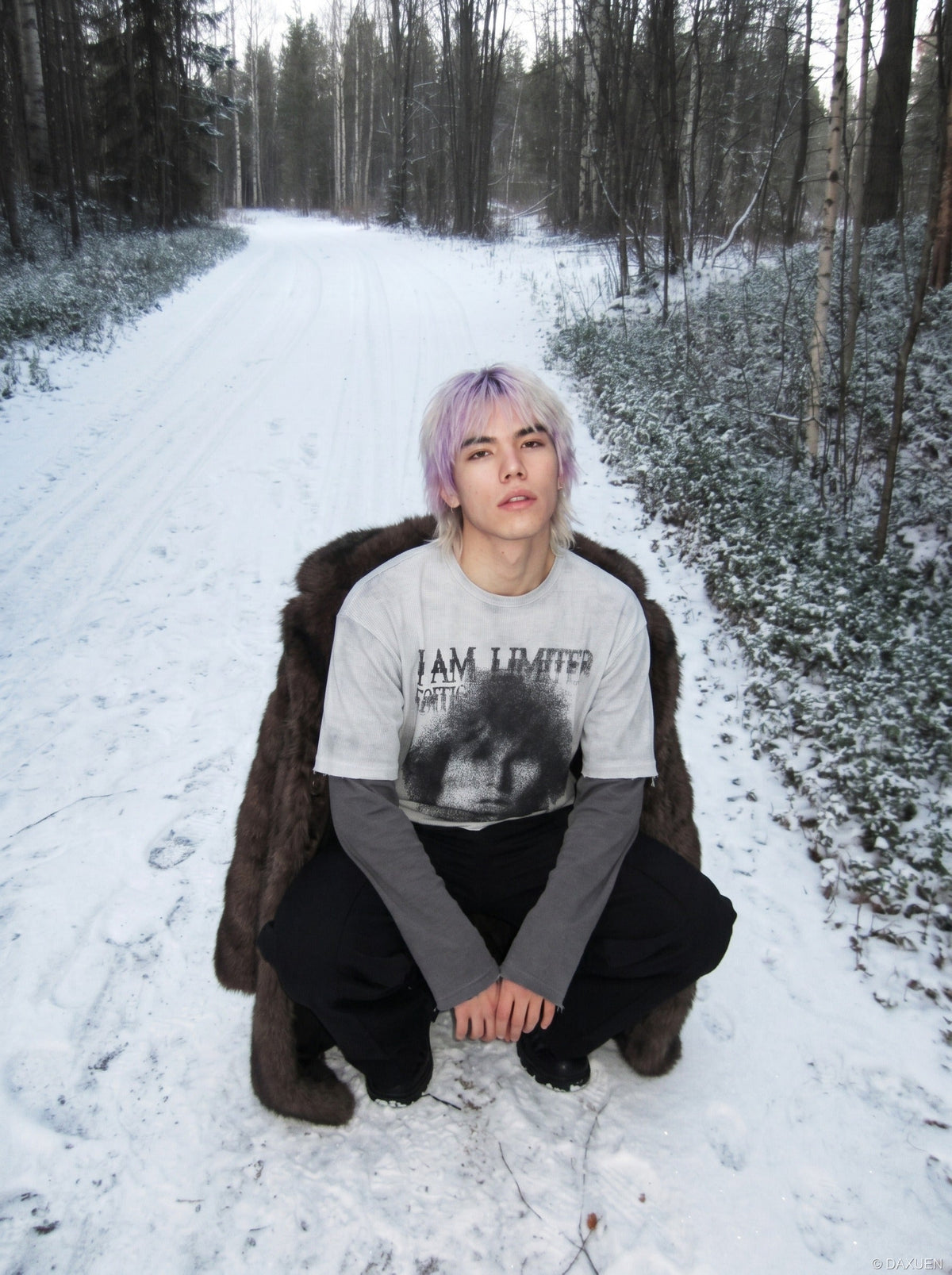 DAXUEN Layered look long-sleeve t-shirt with graphic print — model photo