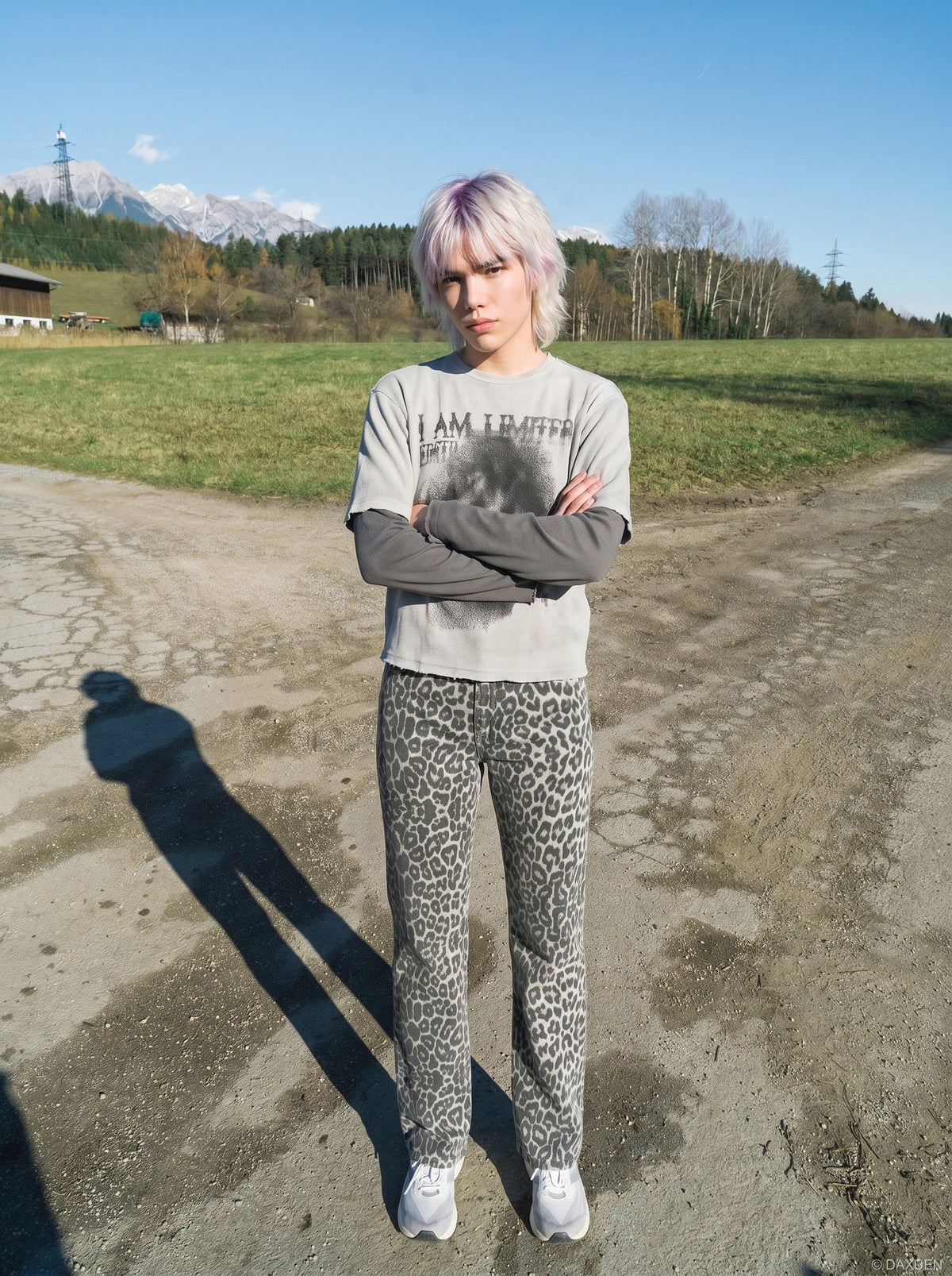 DAXUEN Layered look long-sleeve t-shirt with graphic print — model photo