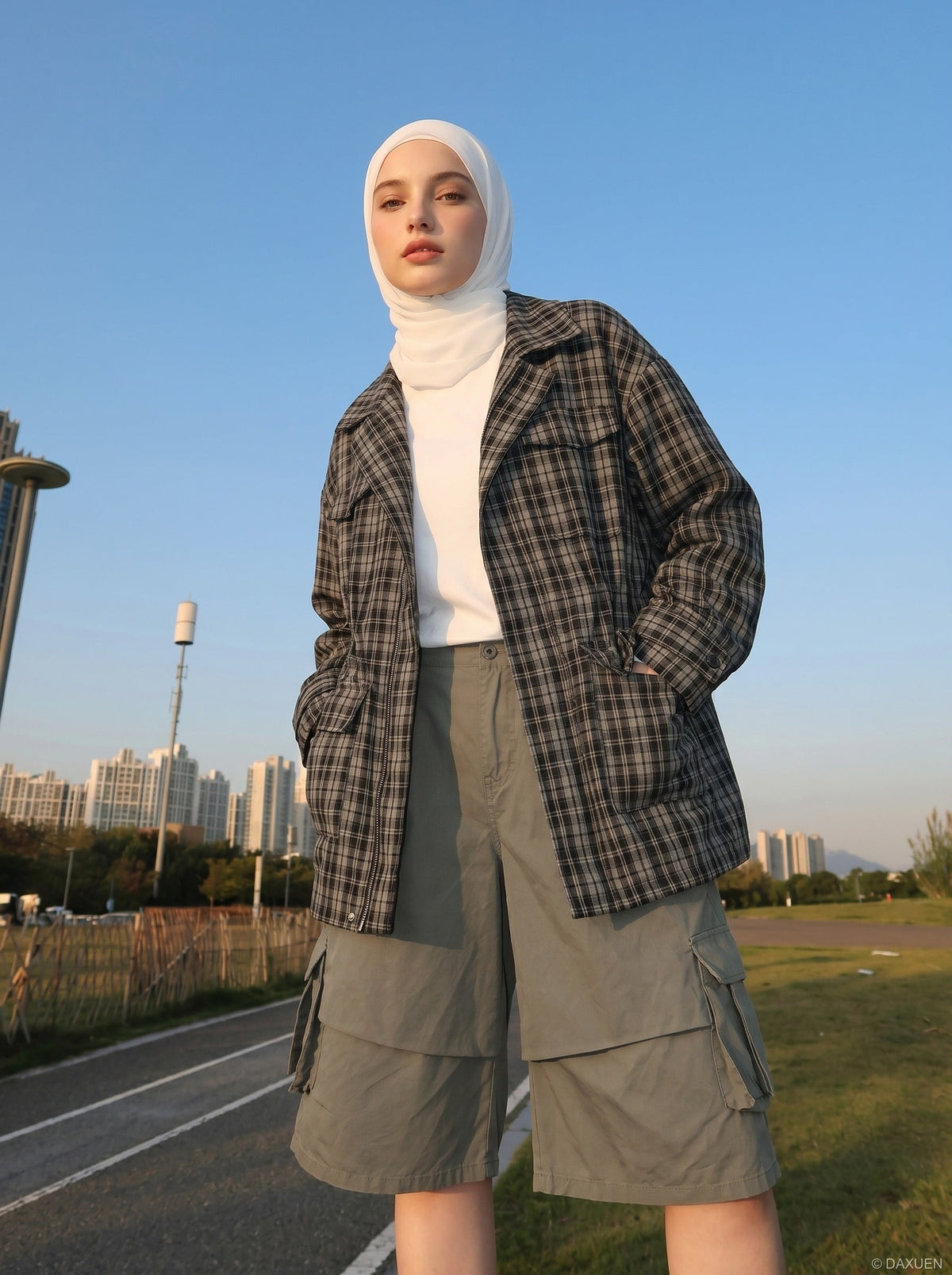 DAXUEN Layered wide-leg cargo shorts in olive-grey — model photo