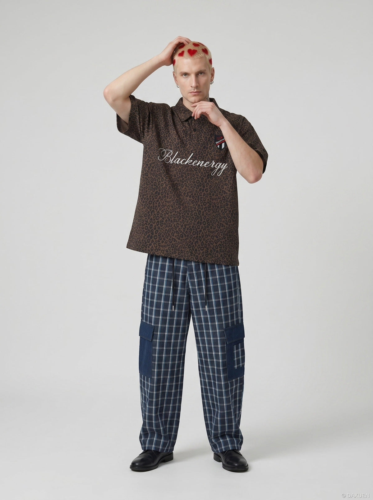 DAXUEN Leopard print short-sleeved polo shirt — model photo