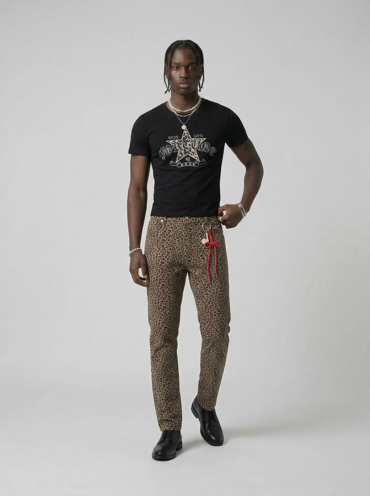 DAXUEN Leopard star graphic t-shirt with gothic text — model photo