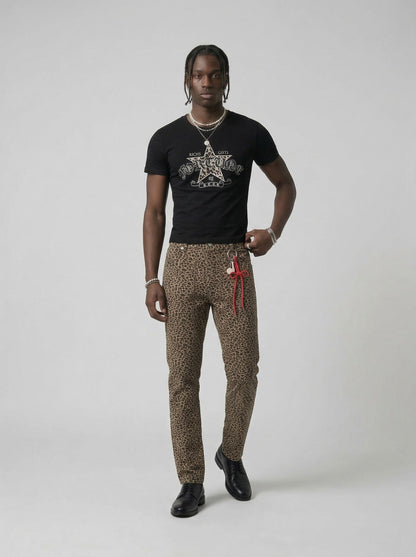DAXUEN Leopard star graphic t-shirt with gothic text — model photo