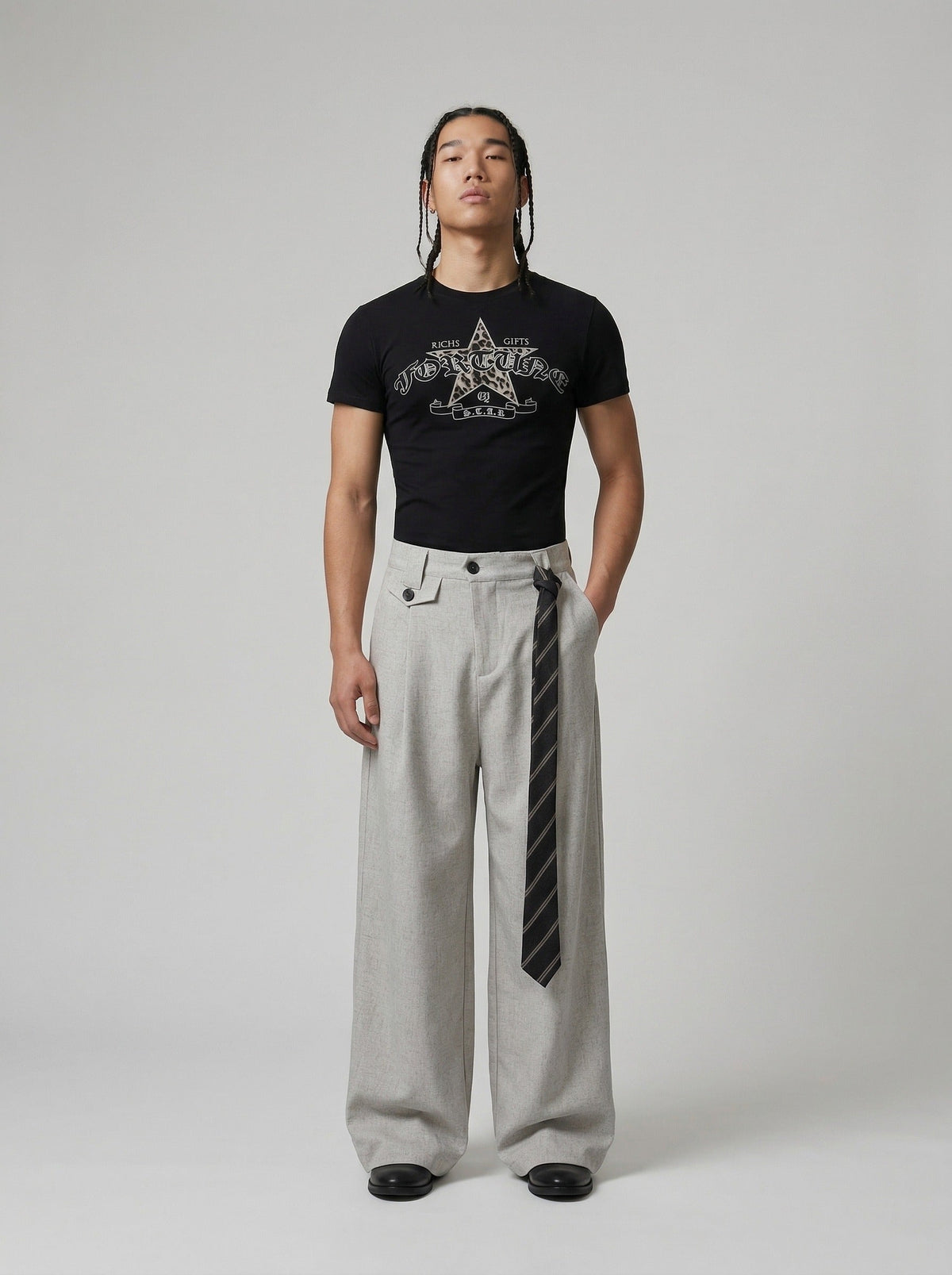 DAXUEN Leopard print star graphic short-sleeved t-shirt — model photo