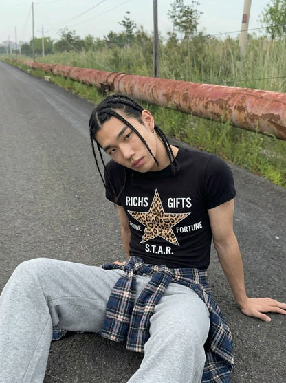 DAXUEN Leopard print star graphic short-sleeved t-shirt — model photo
