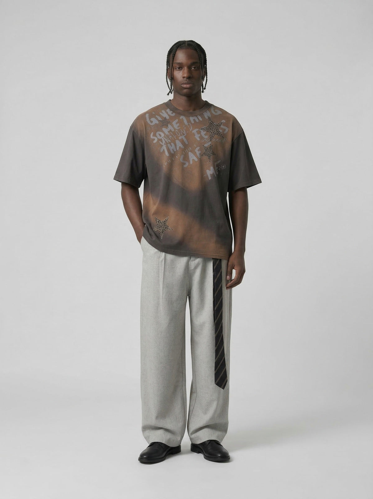 DAXUEN Relaxed fit leopard star print t-shirt — model photo