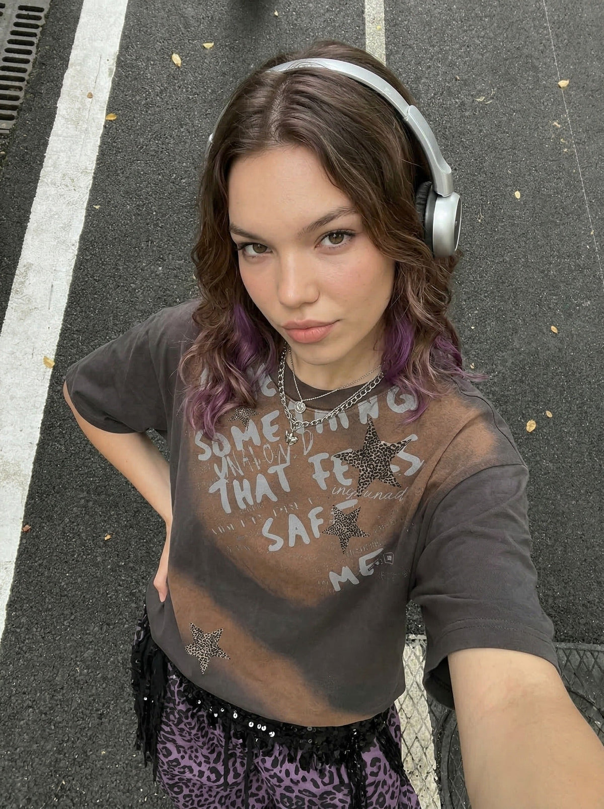 DAXUEN Relaxed fit leopard star print t-shirt — model photo