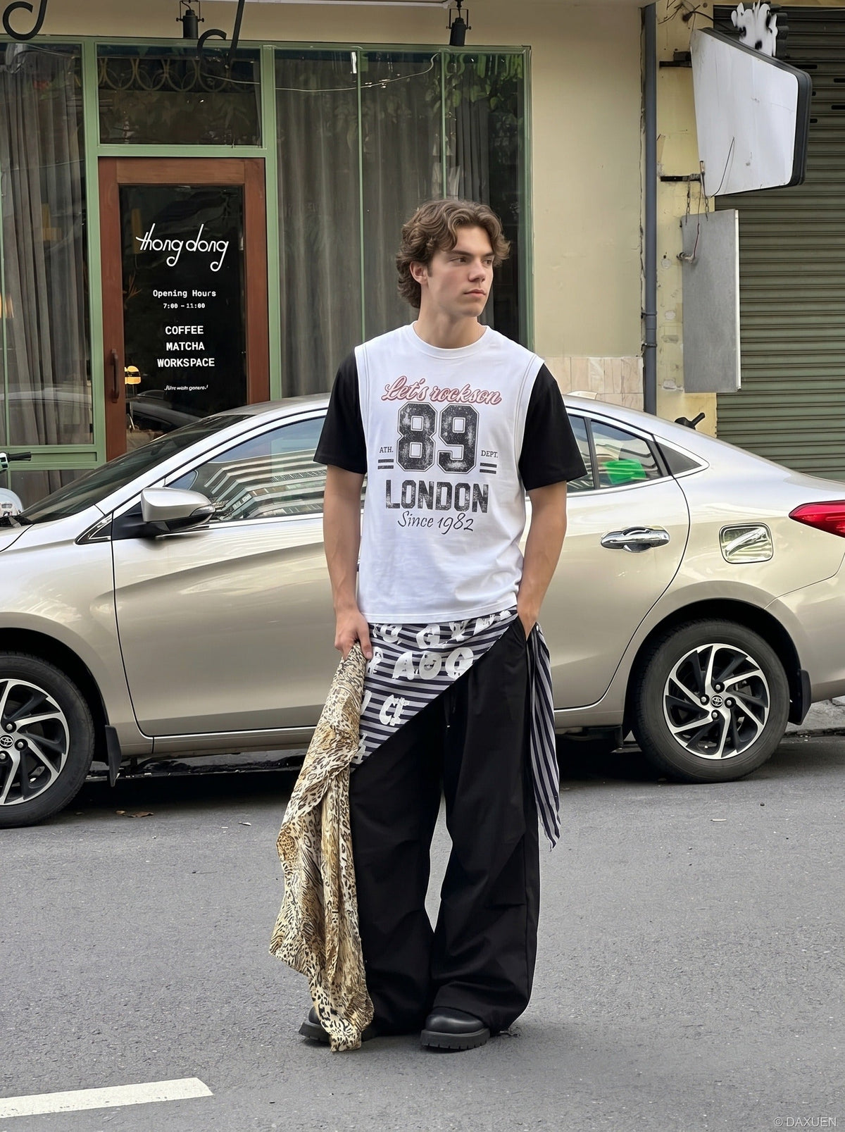 DAXUEN Faux-layered short-sleeved graphic t-shirt — model photo
