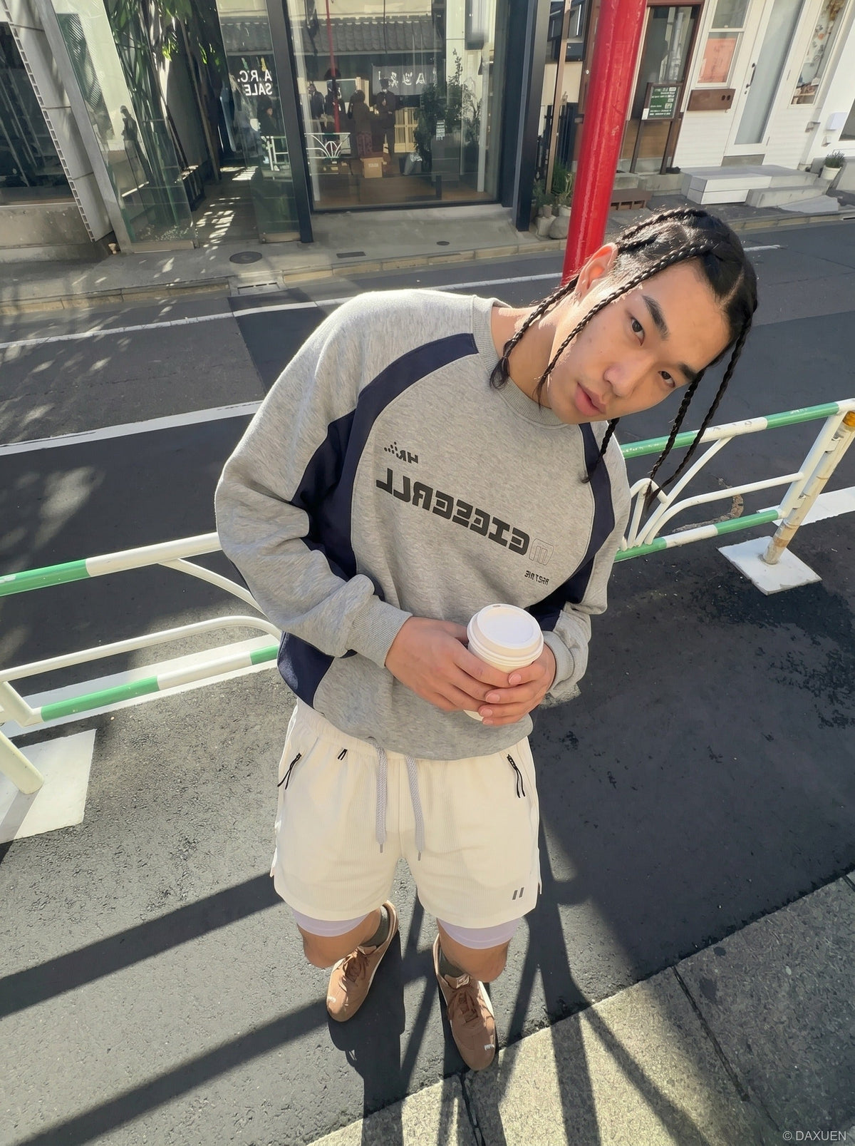 DAXUEN light cream double-layered athletic shorts — model photo