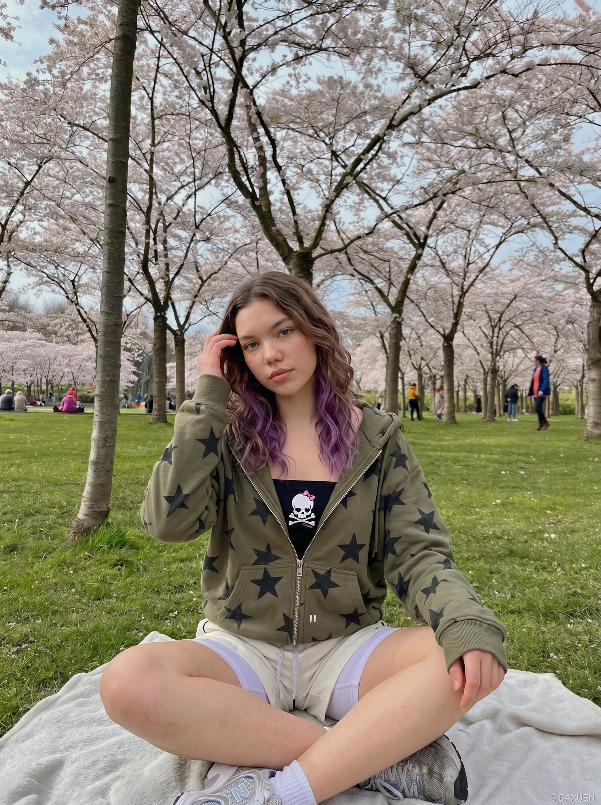 DAXUEN light cream double-layered athletic shorts — model photo
