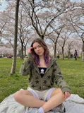 DAXUEN light cream double-layered athletic shorts — model photo