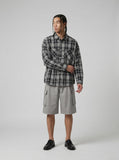 DAXUEN Light grey wide-leg cargo shorts — model photo