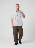 DAXUEN Light-coloured short-sleeved button-down shirt — model photo