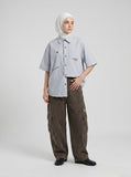 DAXUEN Light-coloured short-sleeved button-down shirt — model photo
