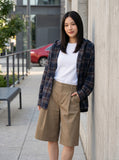 DAXUEN Men's loose fit Bermuda shorts in black and khaki — model photo
