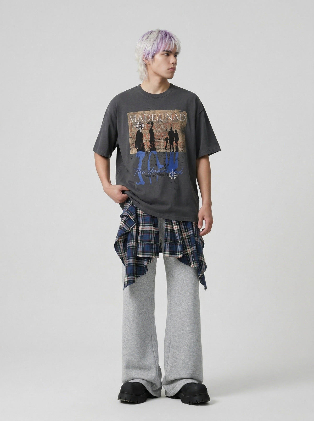 DAXUEN Oversized short-sleeved graphic T-shirt — model photo