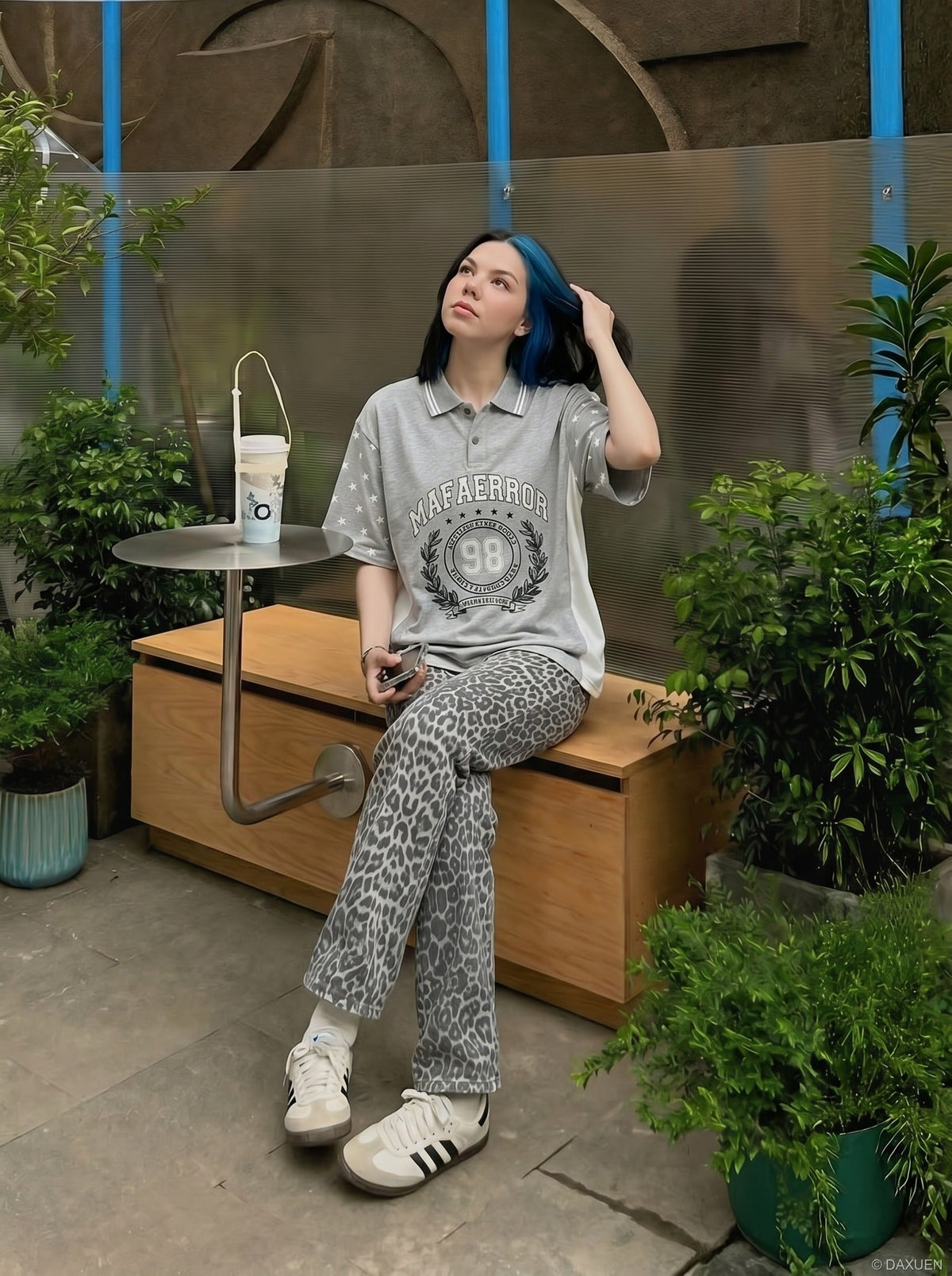 DAXUEN Grey marl short-sleeved polo shirt with star print — model photo
