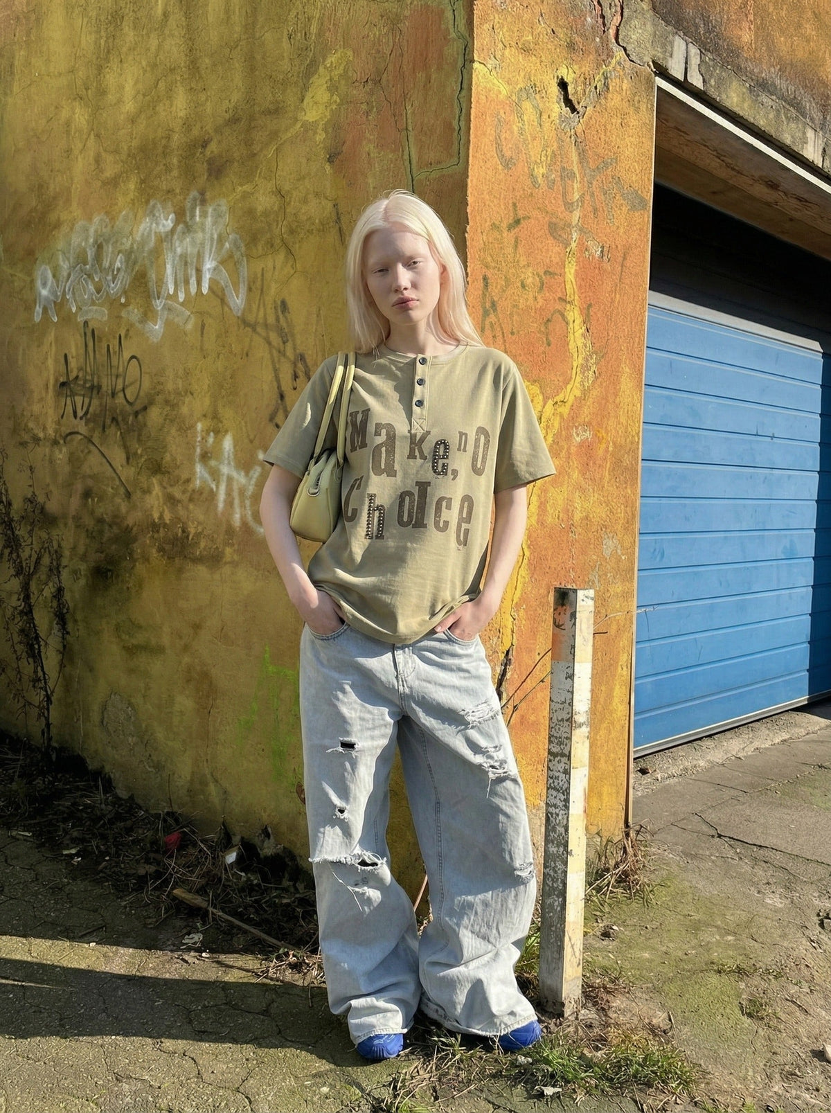 DAXUEN Relaxed-fit short-sleeve Henley T-shirt — model photo