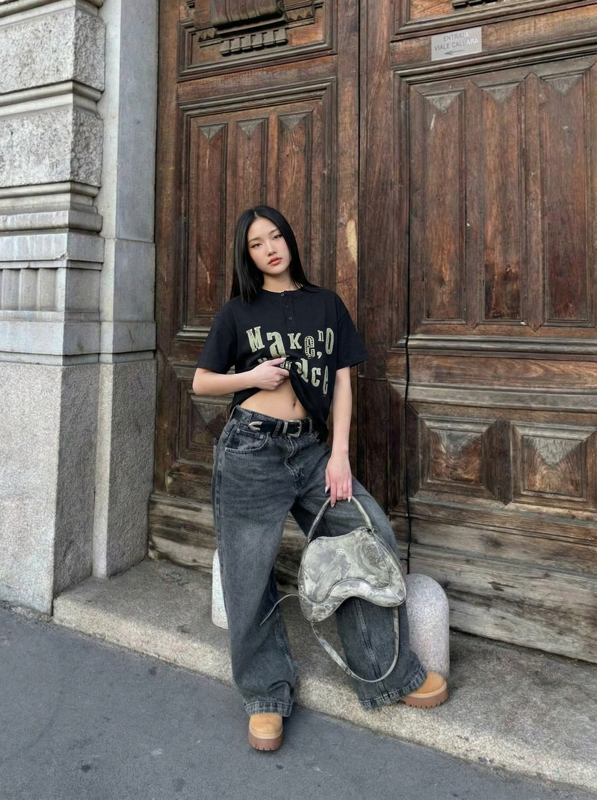 DAXUEN Relaxed-fit short-sleeve Henley T-shirt — model photo