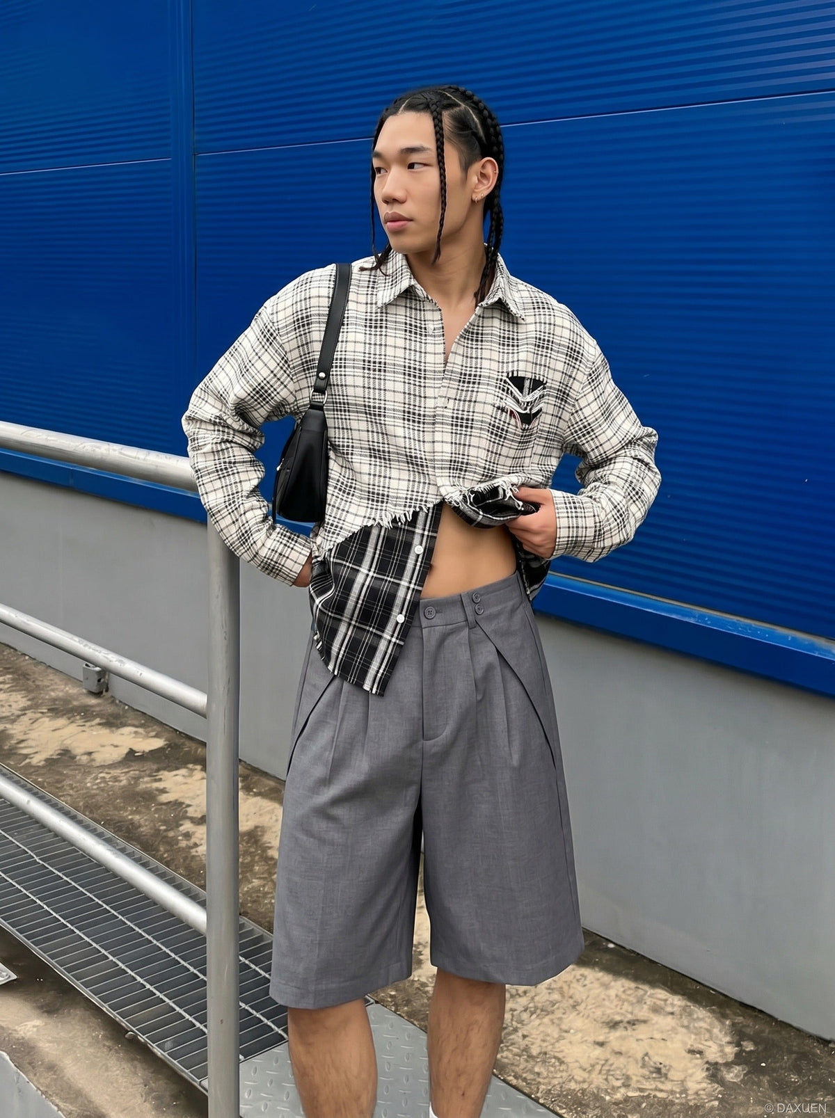 DAXUEN Medium grey wide-leg shorts with pleats and waistband — model photo