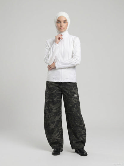 DAXUEN Lightweight full-zip jacket with mesh panels — model photo