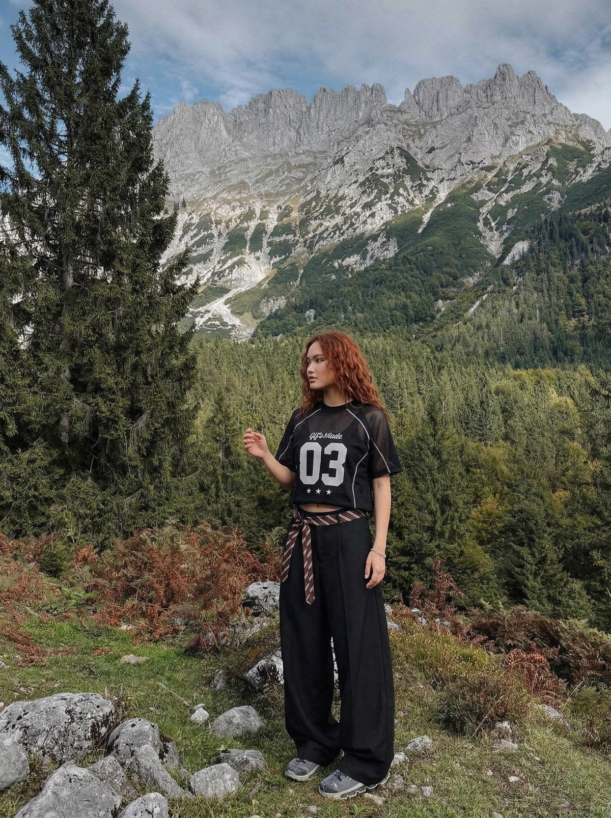 DAXUEN Relaxed-fit mesh t-shirt with contrasting stitching — model photo