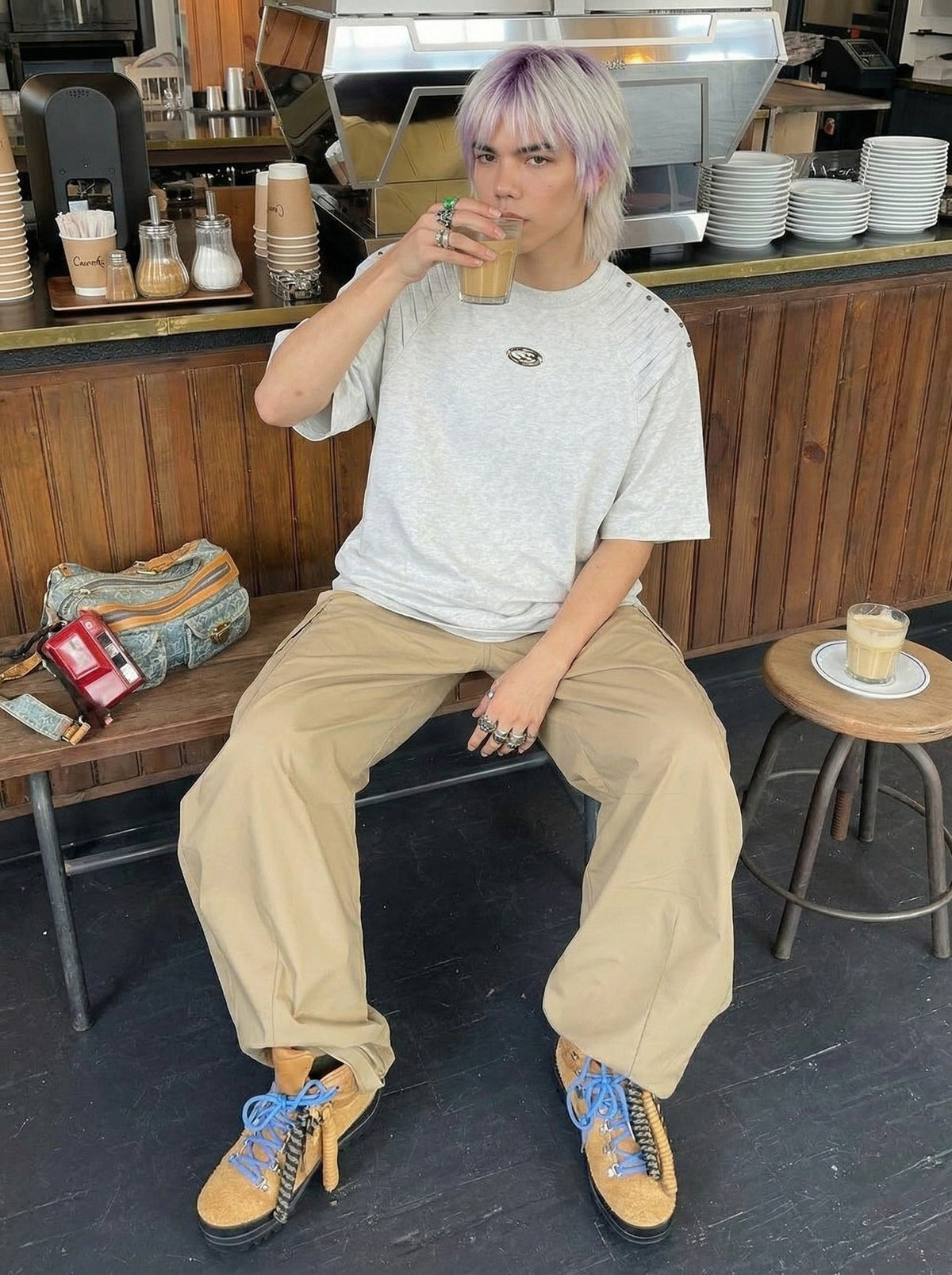 DAXUEN Short-sleeved T-shirt with metallic emblem and pleated details — model photo