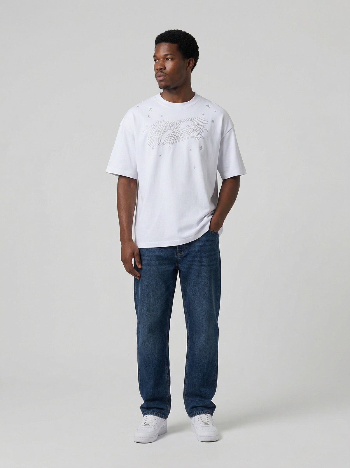 DAXUEN Metallic star embroidered short-sleeved T-shirt — model photo