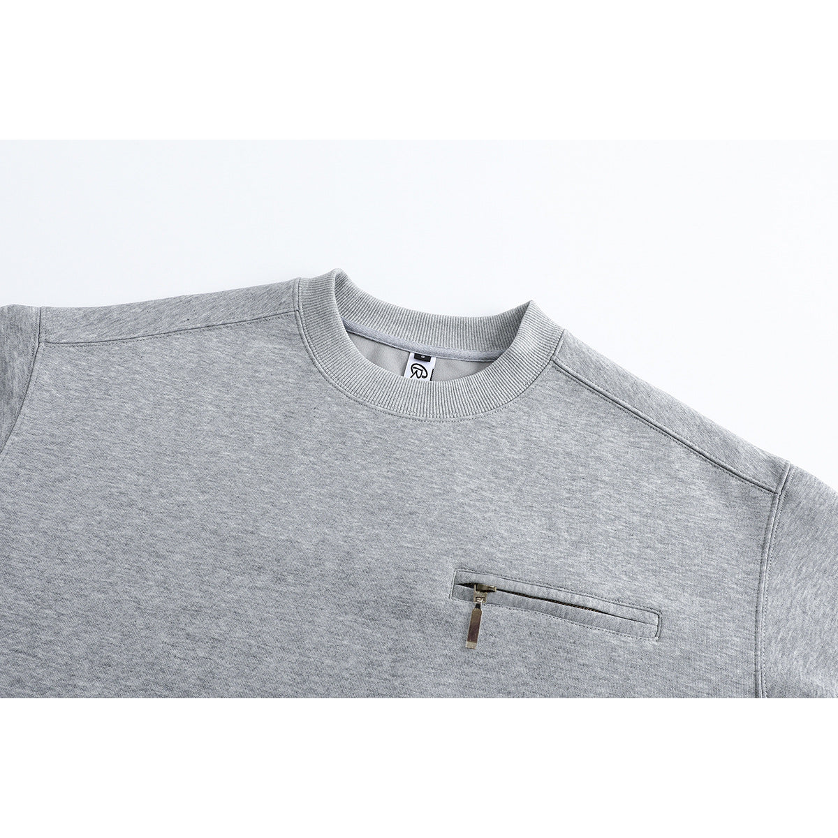 DAXUEN black oversized crewneck sweatshirt with metallic zip pocket