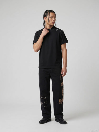 DAXUEN Mock-neck short-sleeve t-shirt in black and dark heather grey — model photo