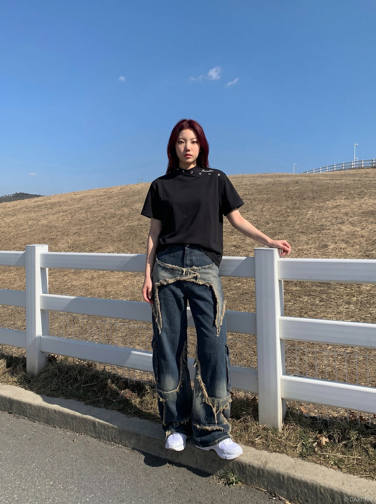 DAXUEN Mock-neck short-sleeve t-shirt in black and dark heather grey — model photo
