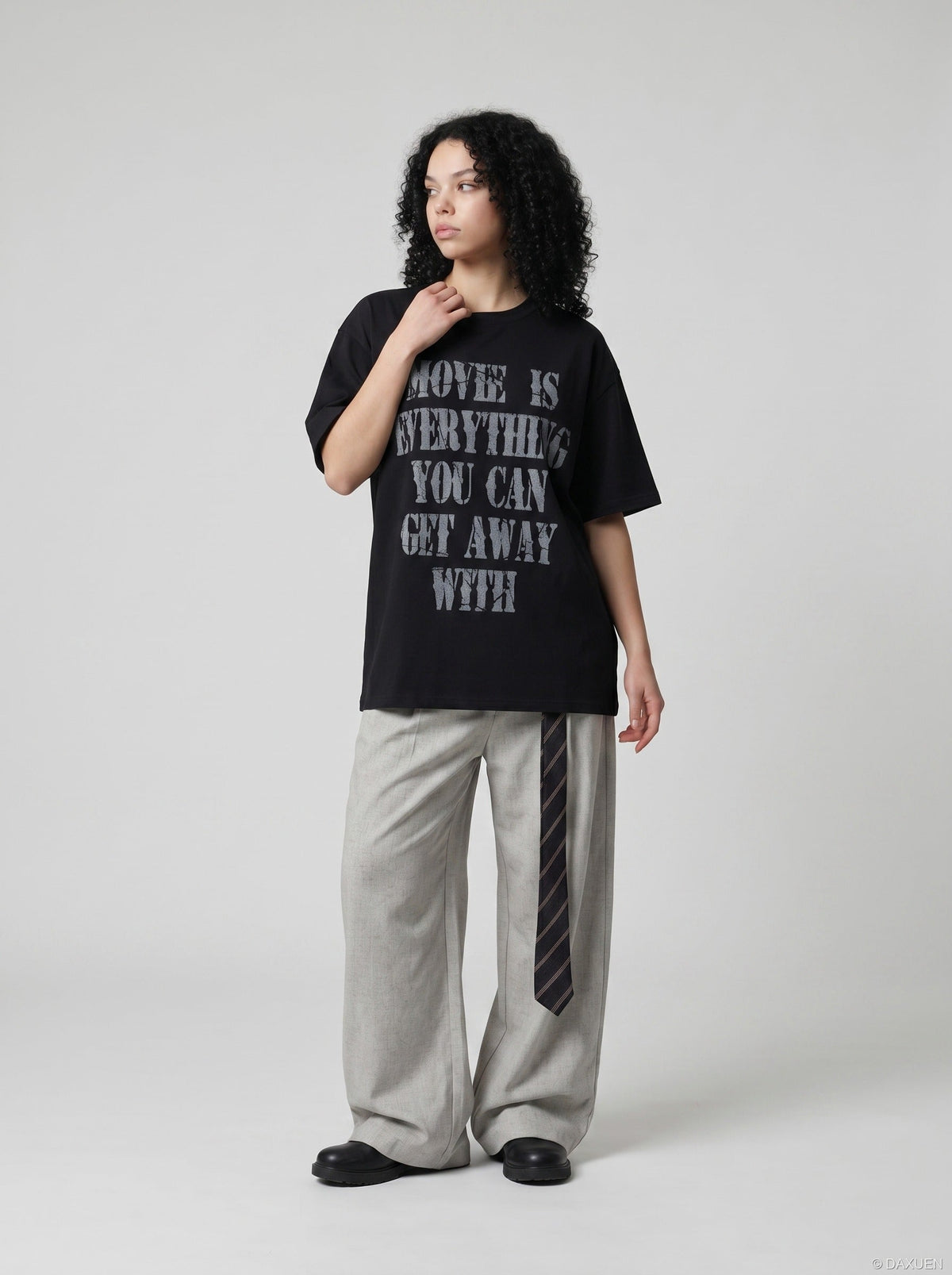 DAXUEN Oversized short-sleeved t-shirt with distressed text print — model photo