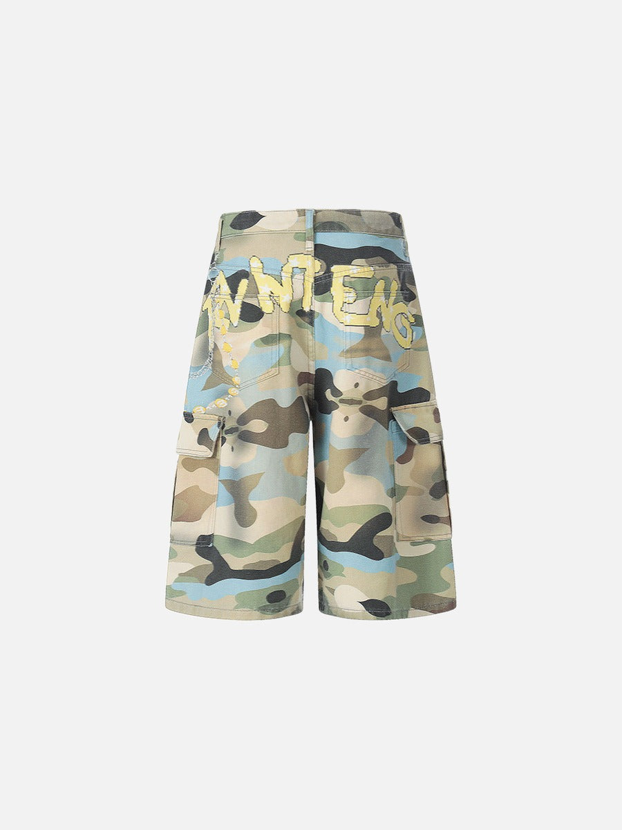 Multicolor camouflage cargo shorts with patches