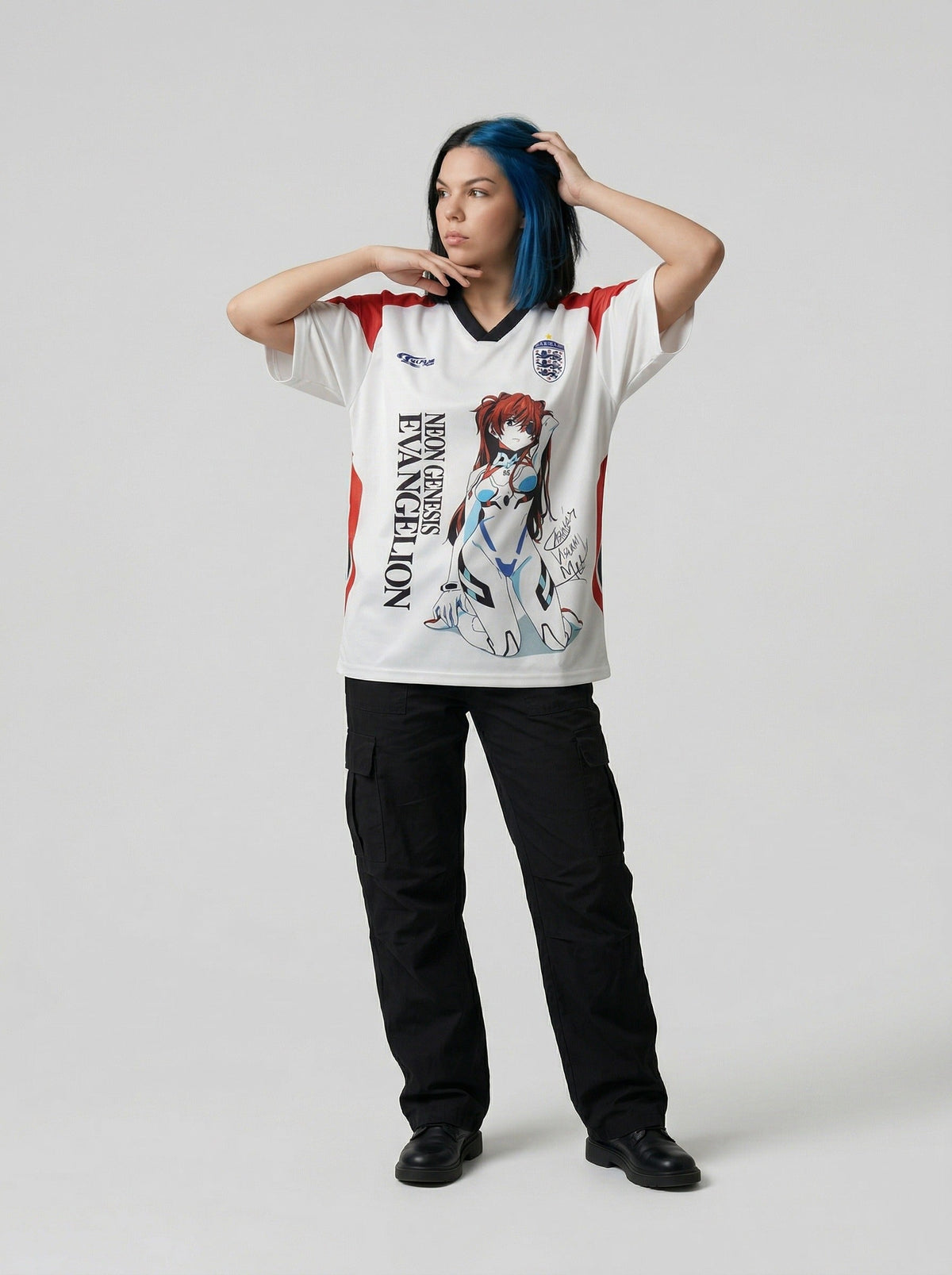 DAXUEN Relaxed-fit short-sleeved graphic tee with anime design — model photo