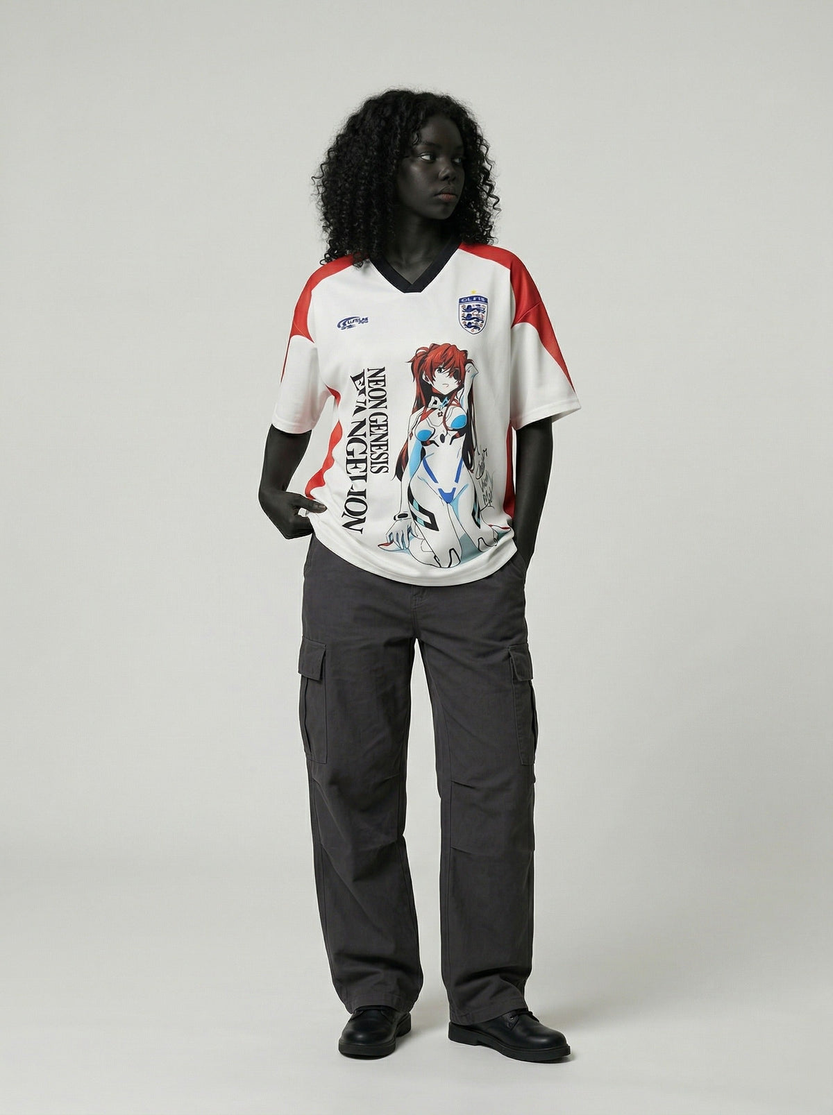 DAXUEN Relaxed-fit short-sleeved graphic tee with anime design — model photo