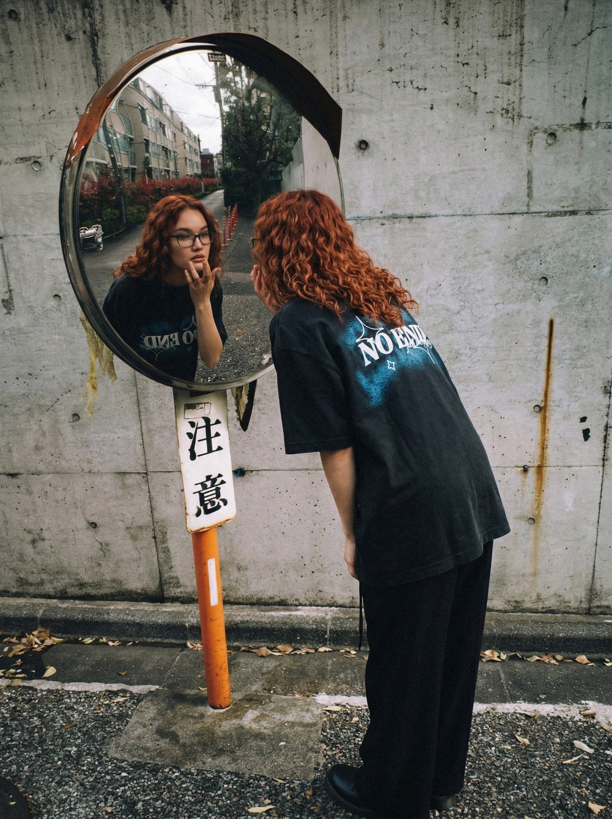 DAXUEN Oversized graphic T-shirt with text and abstract design — model photo