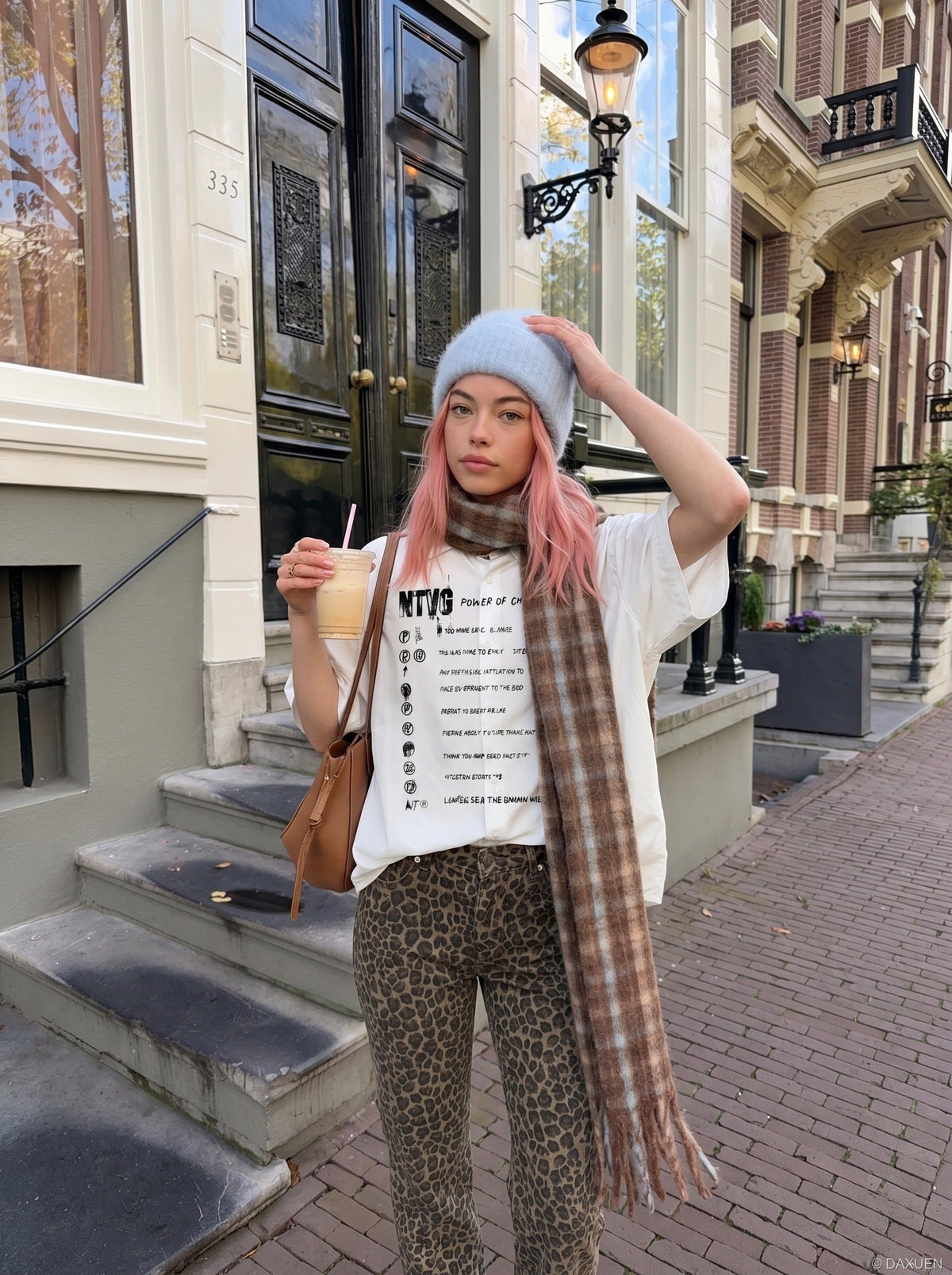 DAXUEN Short-sleeved button-down shirt with graphic print — model photo