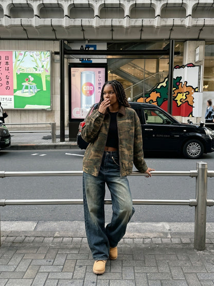 DAXUEN olive green camouflage utility jacket — model photo
