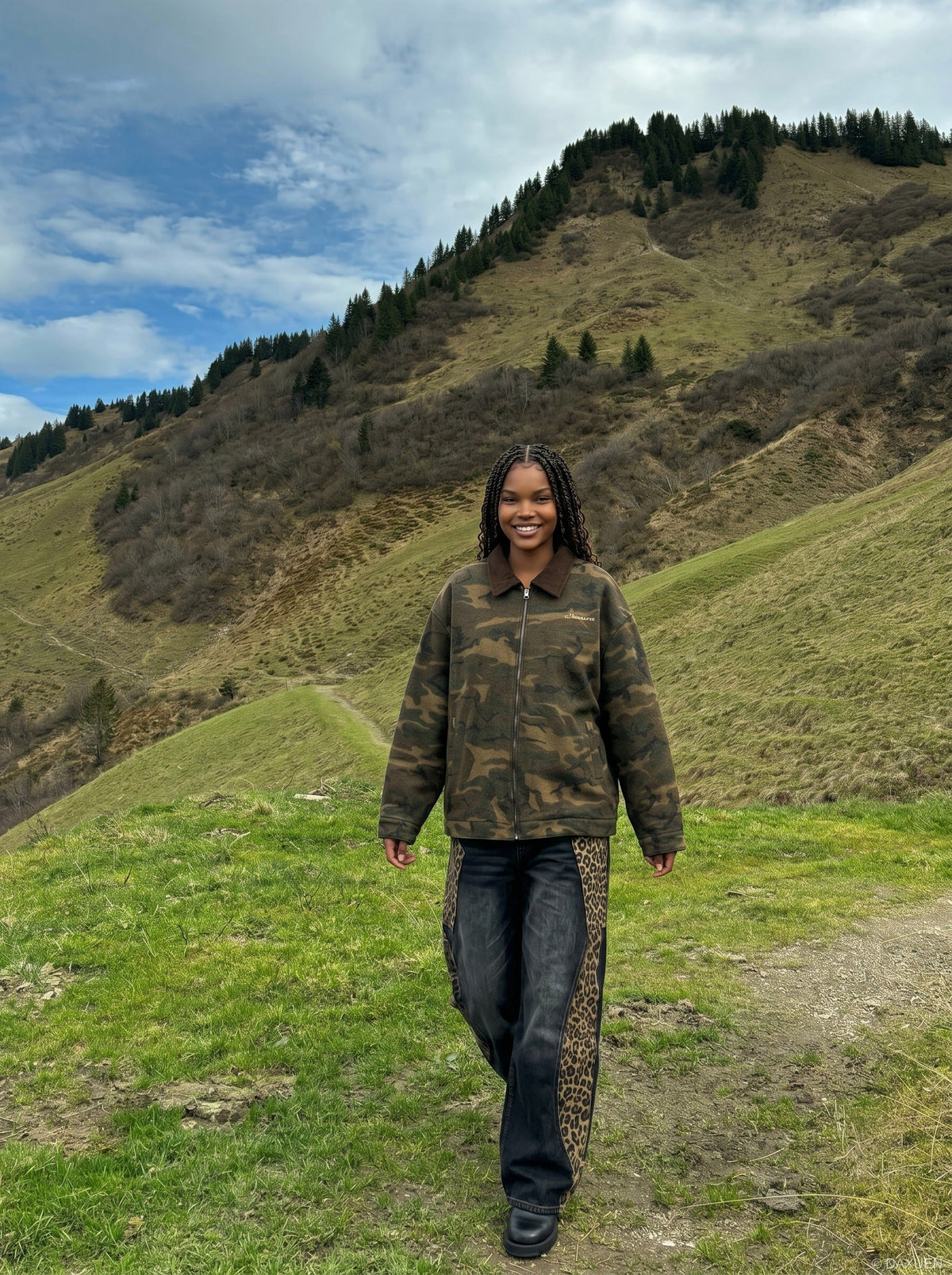 DAXUEN olive green camouflage utility jacket — model photo