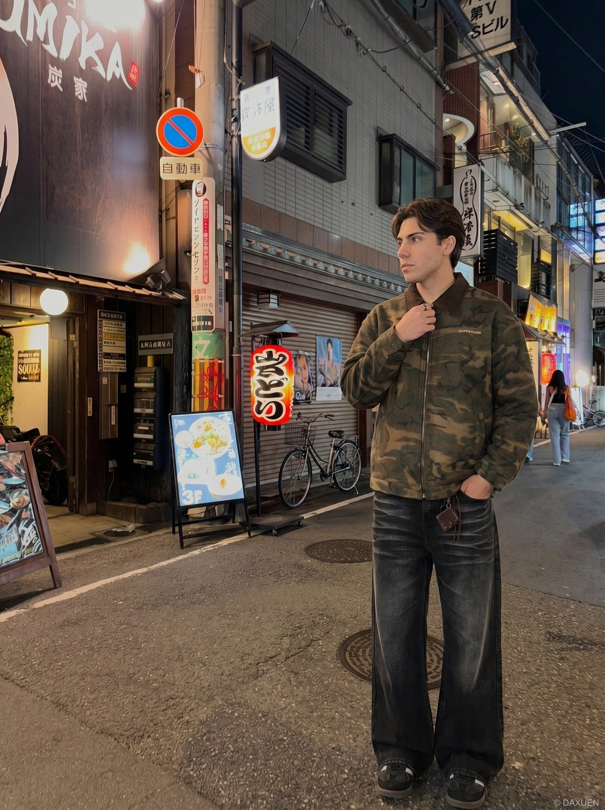 DAXUEN olive green camouflage utility jacket — model photo
