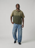 DAXUEN Ombre polo shirt with kangaroo pocket — model photo