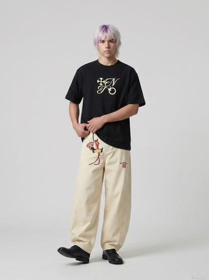 DAXUEN Ornate script graphic short-sleeved T-shirt — model photo